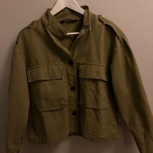 Jacka zara - Boxig jacka från zara. Oanvänd storlek S (true 2 size)