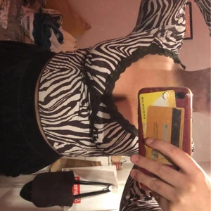 Topp  - Hejj säljer denna topp då den inte är min stil längre , storlek M och super skön, 100 kr plus frakt 🤗