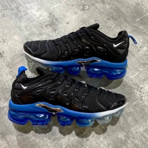 Nike Air Vapormax plus sneakers  - Helt nya Nike air vapormax skor.  Vi har storlek från 38 till 46.  