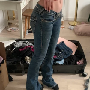 snyggaste true religon byxor 😍😍😍 - Så jävla snygga och perfekt passform 😍😍Vill inte sälja men andvånds inte så mycket säljer bara om ja får bra bud!