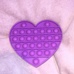 Pop it!!! - Lila hjärt pop it!🎸🤙🏼⚡️🧿