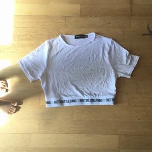 Pretty little thing kropp topp - I mycket bra skick och passar s- m.finns fler bilder 