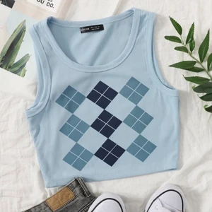 Unik topp från shein  - Trendig söt topp från shein, endast testad men säljer då det inte är min stil riktigt 💙 den är superbra kvalité 