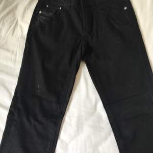 Svarta jeans Chole från Ginatricot