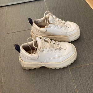 EYTYS ANGEL STRL 36 - Säljer mina Eytys angel använda men fortfarande sjukt snygga, storlek 36 dina för 500kr + frakt eller hämta i Göteborg. (Nypris är 2800kr)