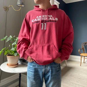 Reebok Hoodie - Modellen är 183 cm💛💛 Skriv om du har frågor!!