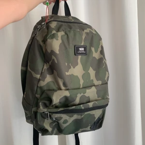 Vans ryggsäck  - Snygg militärmönstrad vans ryggsäck 