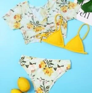 Helt ny Shein bikini - Helt ny endast testad en gång Shein bikini. Frakt tillkommer. Är lite stor i storleken så skulle säga liten xs. Har dessvärre inte rätt ”Shein påse” till den men man får med en annan! 