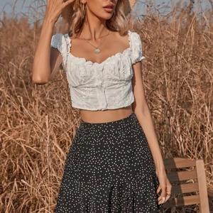 Kjol - Prickig kjol från shein! OBS:lite mindre i storleken 