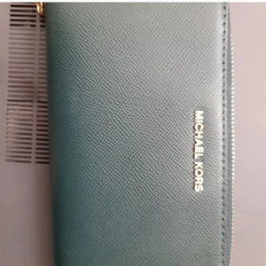 Michael kors original  - Inköpt på nk 2020 i julas     oanvänd då den ej kommit till anvädning