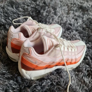Nike Air Max 95  - Storlek 37.5, knappt använda, köptes för ett par år sedan. 
