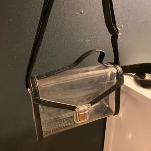 Genomskinlig väska  - En väska som typ aldrig kommer t användning längre 