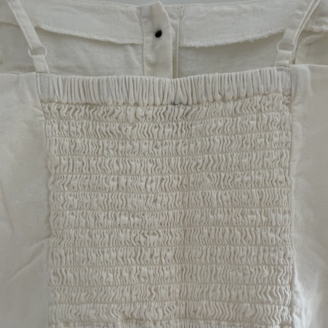 Vitt linne med knappar - 90