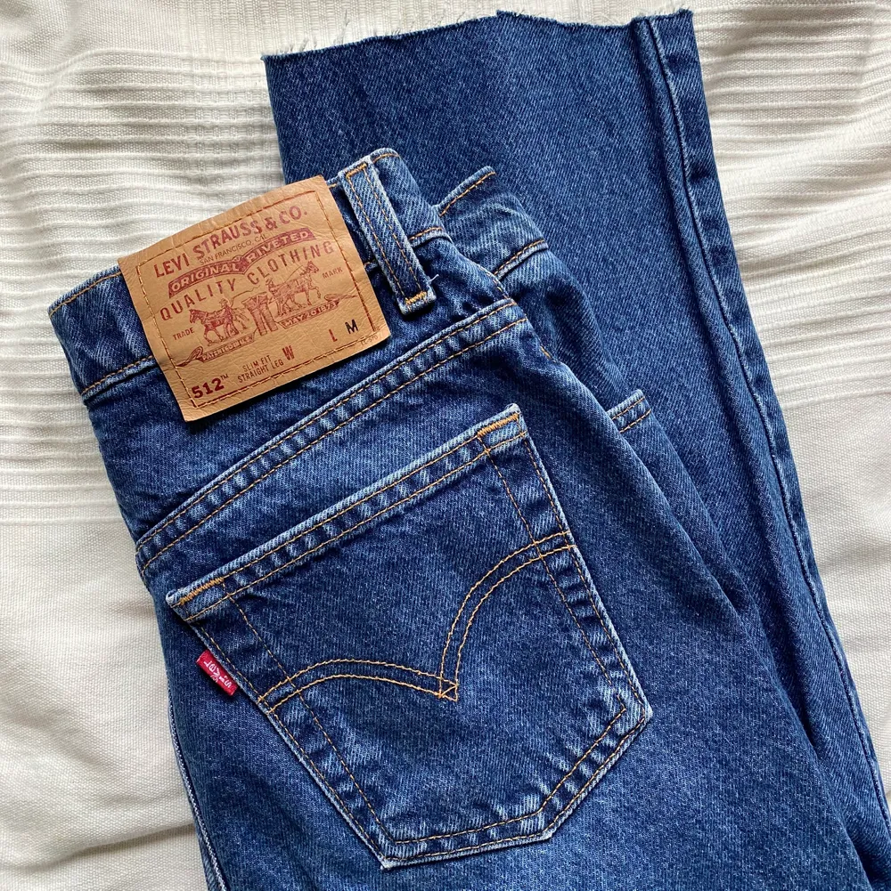 Mörkblå vintage Levi’s köpa på Manhattan i USA på 90-talet, men är aldrig använda så superfint skick!. Jeans & Byxor.