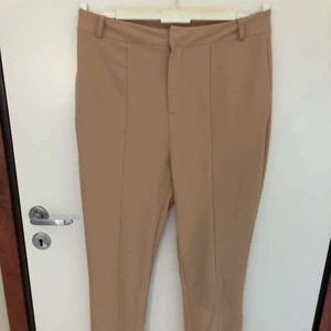 Veromoda kostym byxor storlek L  - Bra skick knappt använda inga skador eller fläckar, hög midja storlek L