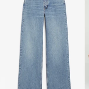 Monki jeans  - storlek 24. skriv för fler bilder 💓💓 