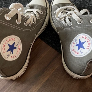 Converse skor - Säljer igen pga oseriösa köpare! Kontakta via dm om ni vill köpa dom. Säljer för att dom inte kommer till någon användning dom är i väldigt bra skick och näst intill oanvända (pris kan diskuteras vid smidig affär)