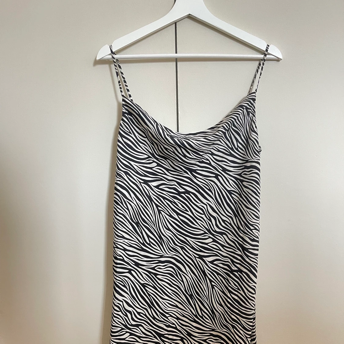 Satin zebra dress strl. 36 - 90