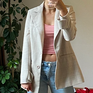 Blazer - Jätte sbygg blazer från NakD, afj kollektionen! Används endast en gågn, därav jag säljer den samt därav dess fina skivk! Nypris 600 kr plus 