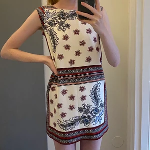 Sommarklänning💐 - Kort sommarklänning med blommönster 💐 