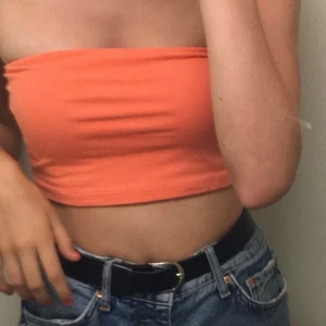 Tubetop  - Säljer en tubetop som är köpt från Gina för ett år sen ungefär! Kommer tyvärr inte till användning längre