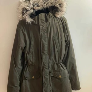 Kappahl vinterjacka i storlek 170  - Jätte mysig att ha på på!!