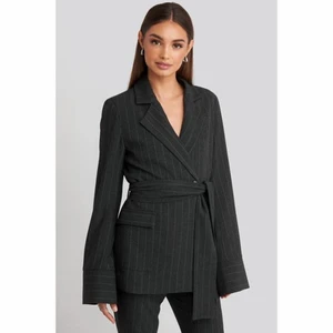 SÖKES! Hoss x NAKD  - Söker denna i storlek XS/34 om någon har!