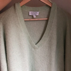 Stickad tröja💚💚 - Såå fin stickad tröja från & other stories. Kommer tyvär inte till användning❤️