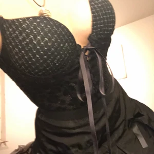Black corset - Svensk korset köpt från Beyonce Retro inte så länge sen, helt oanvänd i nyskick, storlek S-M typ skriv om intresse, KÖPAREN STÅR FÖR FRAKT!