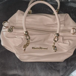 Beige Väska - Beige väska från Italien. Mycket bra skick.