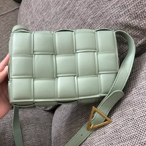 Axelväska  - Helt ny ! 350kr