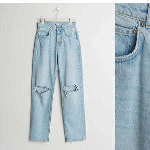 90s high waist jeans - Säljer dessa populära 90s jeans från Gina tricot, sparsamt använda och säljs då dessa är för korta för mig💙💙