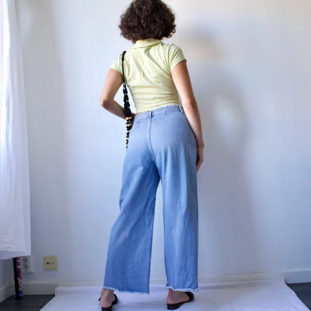 🍄WONDERFUL WIDE LEG MID WAIST BLUE JEANS WITH FRAYED HEM, FROM SCANDI BRAND RODEBJER                                        🍄SIZE - W26 / XS-S                                    🍄BRAND - Rodebjer                                     🍄MATERIAL - 100% Cotton (made in italy)  🍄CONDITION  - 4/5 (used). Jeans & Byxor.