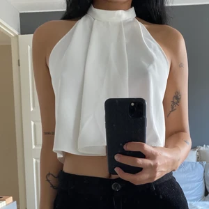 Chiffon blus - Otroligt chiffon blus i tjockare stuk från ZARA. Stilren🤍
