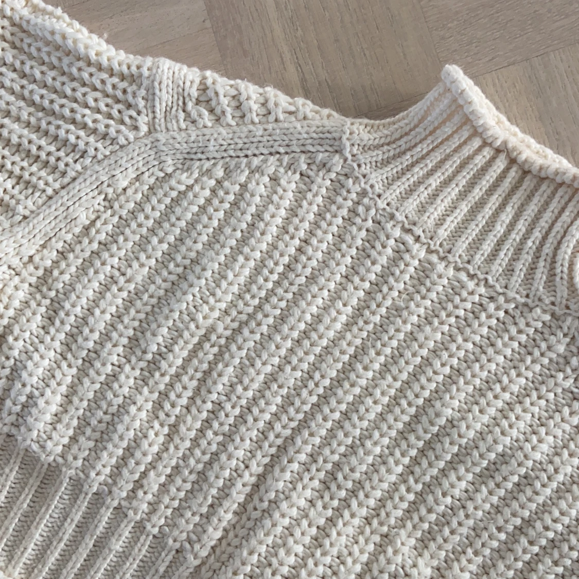 Stickad tröja🤍 - 90