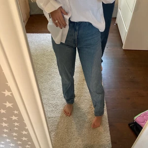 Weekday jeans - Jeans från weekday i modellen LASH. Sitter väldigt snyggt! 