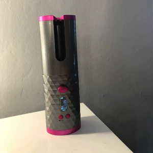 Locktång  - Dreamcurler, köpt för 1000 kr nypris, använd fåtal gånger. Trådlös locktång, supersmidigt.<3