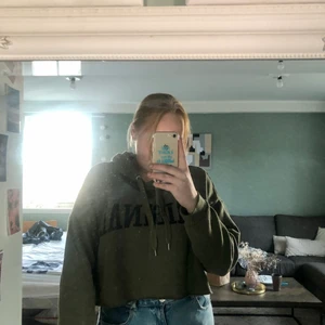 Hoodie ”original”  - Croppad hoodie från hm, skogsgrön med svart tryck ”original”. Fint skick ! Strl XL men passar L också 