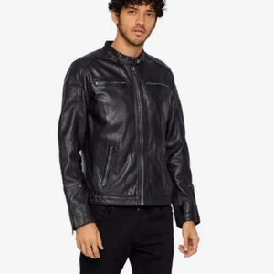 Skinnjacka från Rockandblue - Knappt använd skinnjacka från Rockandblue i storlek Medium. Köpt för 2700kr men säljer den för 1000kr, priset kan ändras vid snabb affär