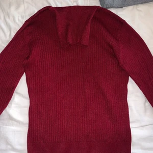 Massor av polotröjor! - Massor olika polotröjor ! Har även ljus grå och en till svart! 30kr/st