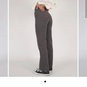 Venderby’s jeans - Hej, säljer dessa Jens från Venderby’s då de inte passar mig. Helt oanvända, lappen sitter kvar😊 Pris: 500 + frakt