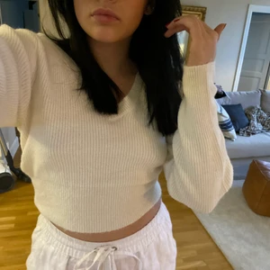 Stickad tröja  - Stickad jätte fin tröja från NA-KD, perfekt till hösten🍂