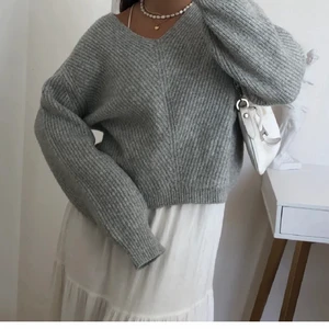 Grå stickad - Snygg grå stickad tröja som är mysig nu i vinter/höst 