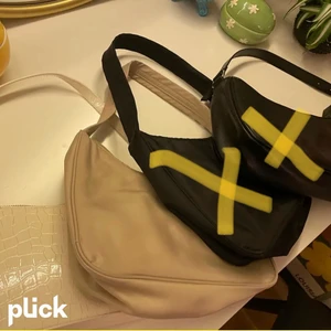 snygga väskor  - 4 snygga baguette stil väskor💘 30kr/st (alla för 100)                               1)vita- H&M 2/3/4) beige o svart2x- monki 