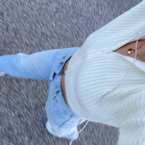 Stickad tröja med zip - Säljer denna populära stickade tröjan från Gina då den ej kommer till användning längre ☺️