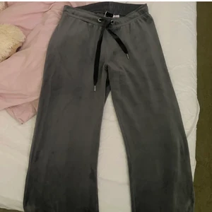 Mjukisbyxor - Mjukisbyxor från ginatricot i storlek S💞 jätte bra skick, knappt använda!!