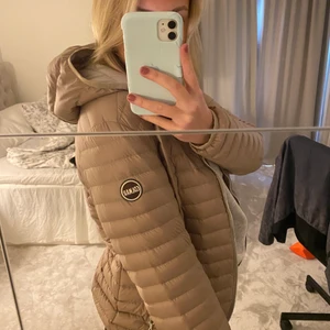 Colmar jacka - Perfekt höst/vår jacka, säljer pågrund av att den inte kommer till användning! Nypris, ca 2500