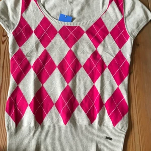 Söt topp - Jättesöt topp från sellpy som jag aldrig använt , väldigt fint skick 💓passar även m