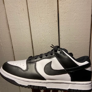 Bw dunks panda - Helt nya o äkta storlekar: Us 8 41 Us7.5 38,5 (w) Us8.5(w) 40  Us8 w 39 Us6,5w 37.5  x3 Us6w 36,5 x2.  2000kr styck