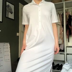 Pikéklänning - Jättesomrig klänning från just Female som är endast testad⚡️ väldigt fin, men kom aldrig till användning och har bara hängt i garderoben ❤️ priset är exkl frakt